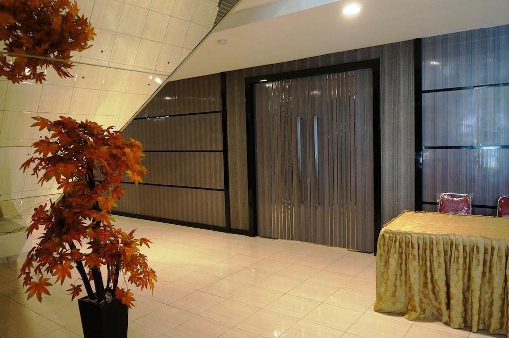 Quin Centro Hotel Palembang Exterior foto