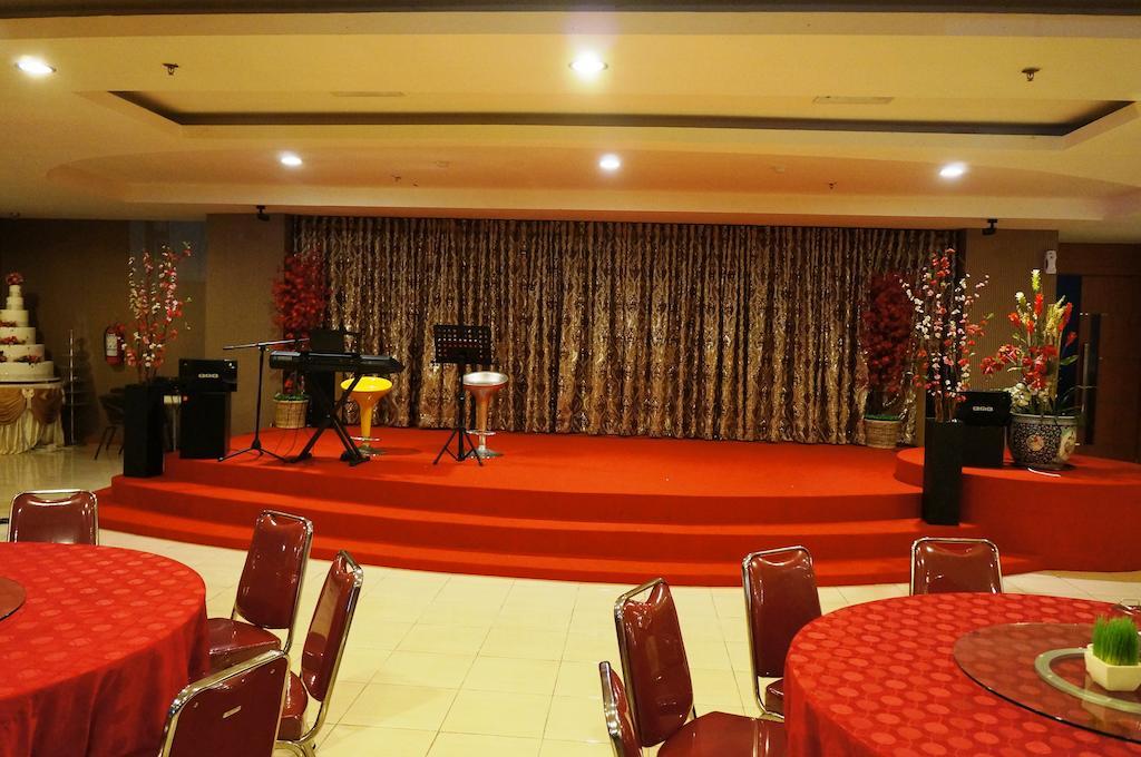 Quin Centro Hotel Palembang Exterior foto