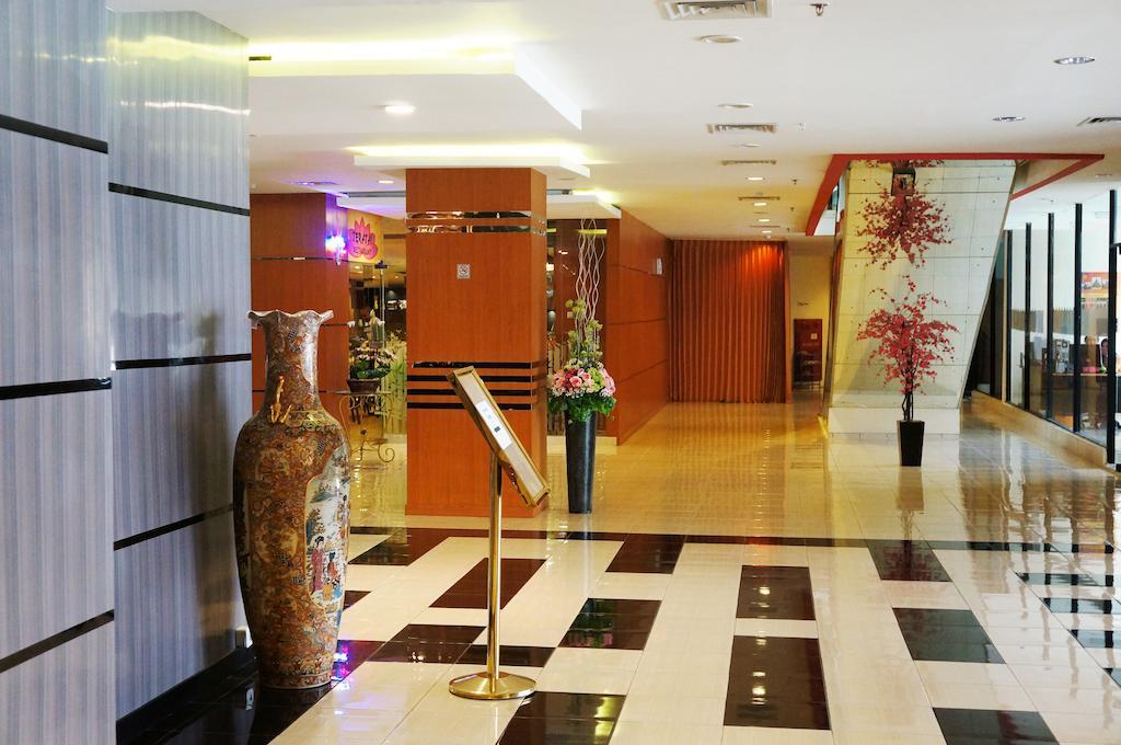 Quin Centro Hotel Palembang Exterior foto